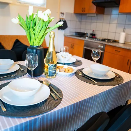 Hiska 231, 2 Karti Za Terme 3000, Feriehus *
